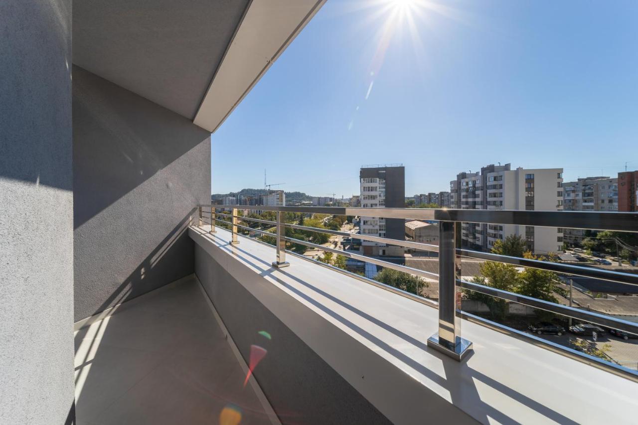 77 Views Apartments By Inshi Lviv Exteriör bild