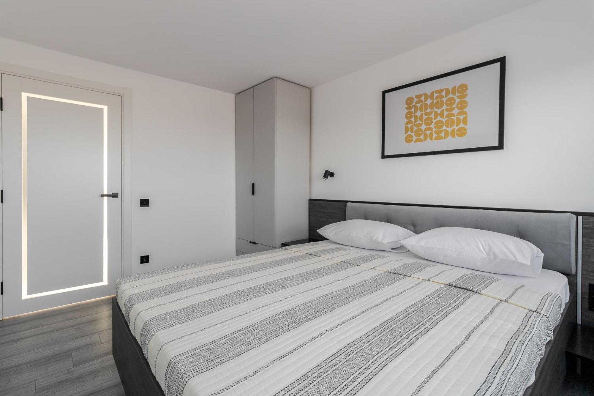 77 Views Apartments By Inshi Lviv Exteriör bild