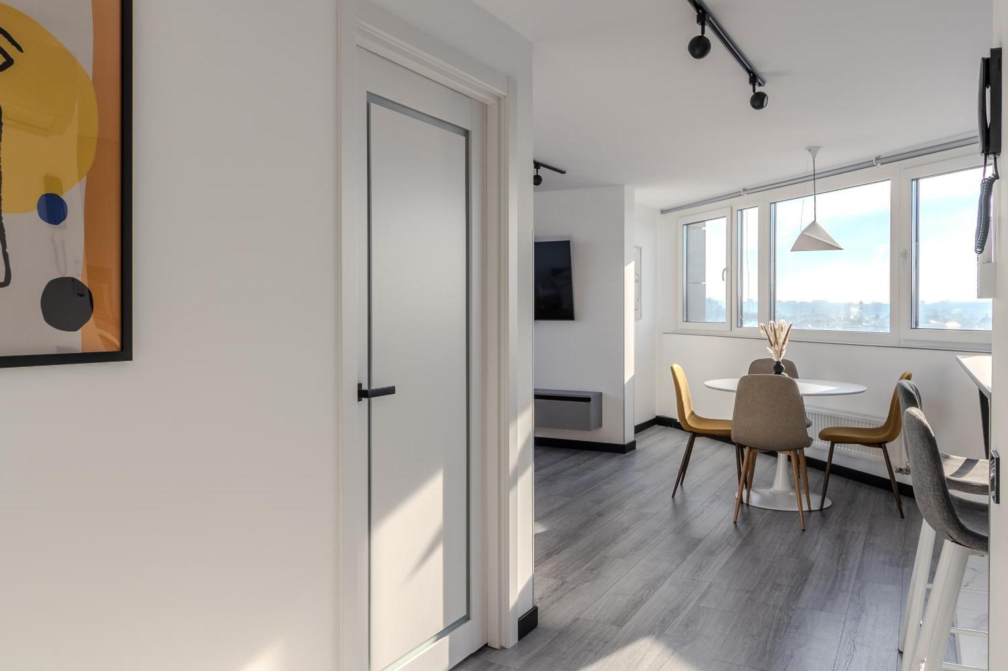 77 Views Apartments By Inshi Lviv Exteriör bild