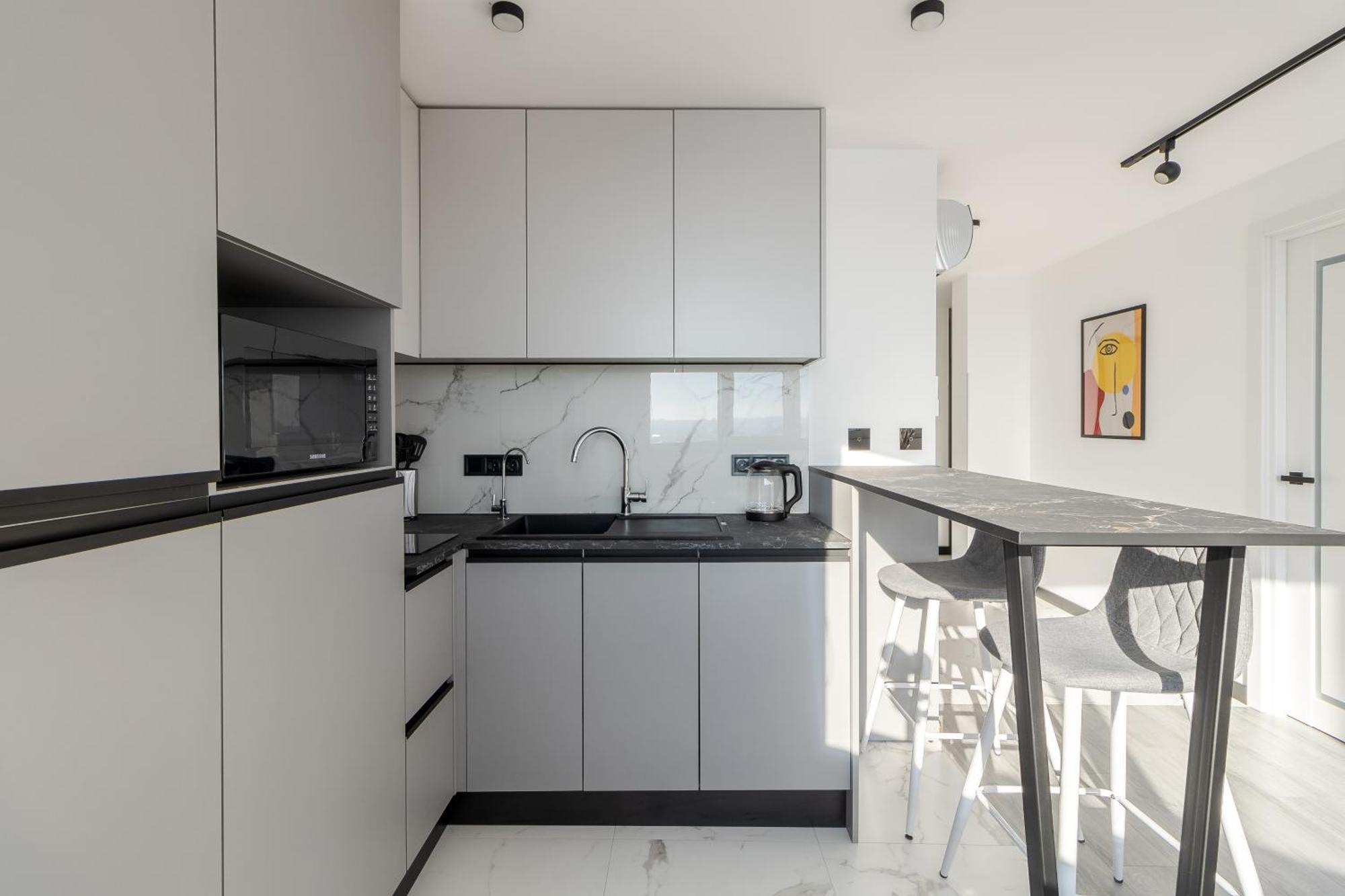 77 Views Apartments By Inshi Lviv Exteriör bild