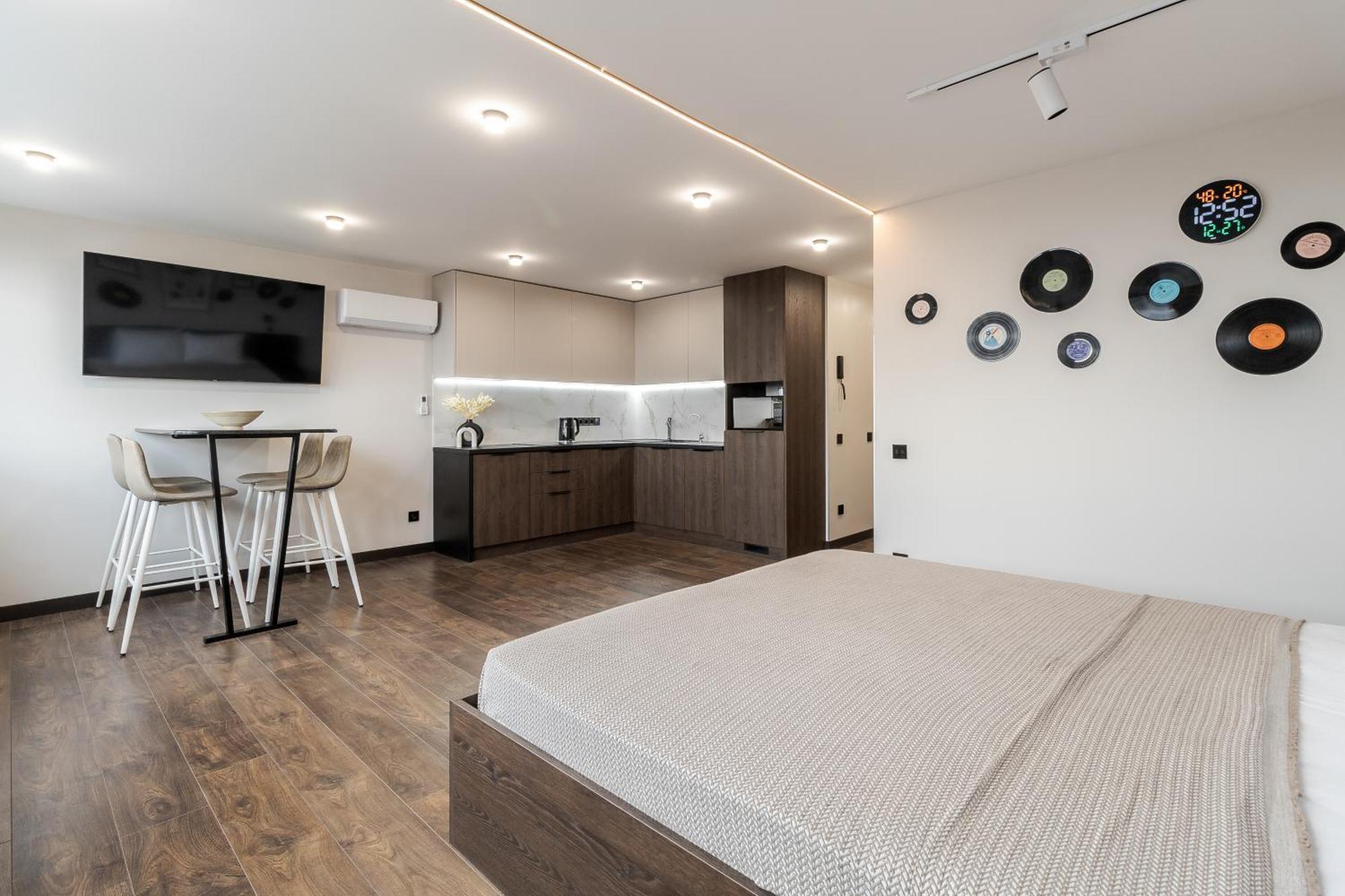 77 Views Apartments By Inshi Lviv Exteriör bild