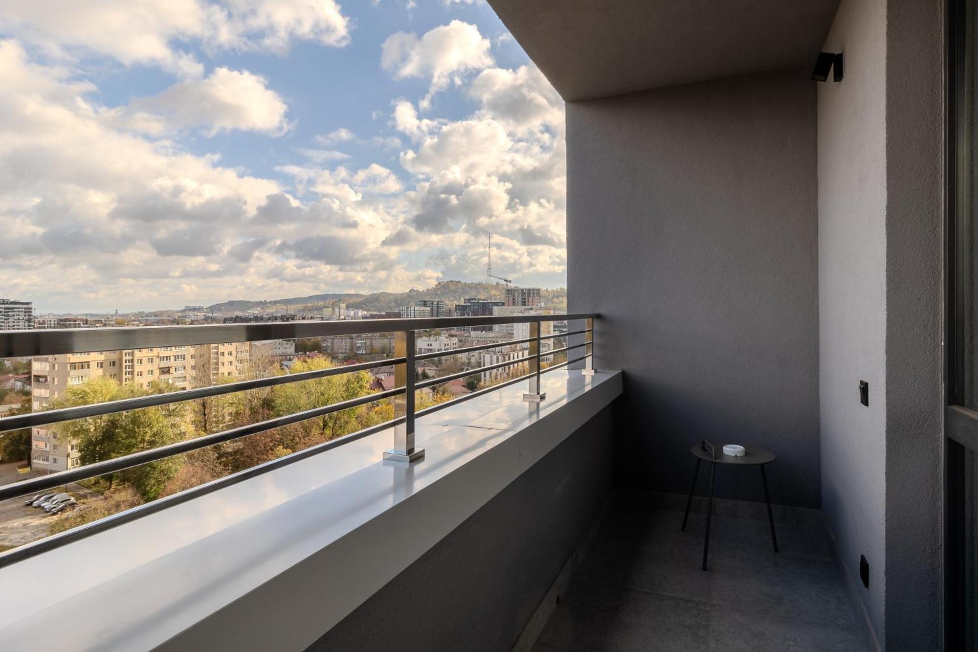 77 Views Apartments By Inshi Lviv Exteriör bild